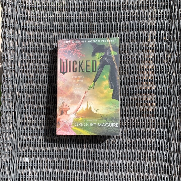 Wicked book - Picture 1 of 3